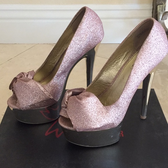 Pumps - Picture 2 of 6